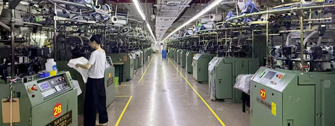 Circular knitting machines on a production floor